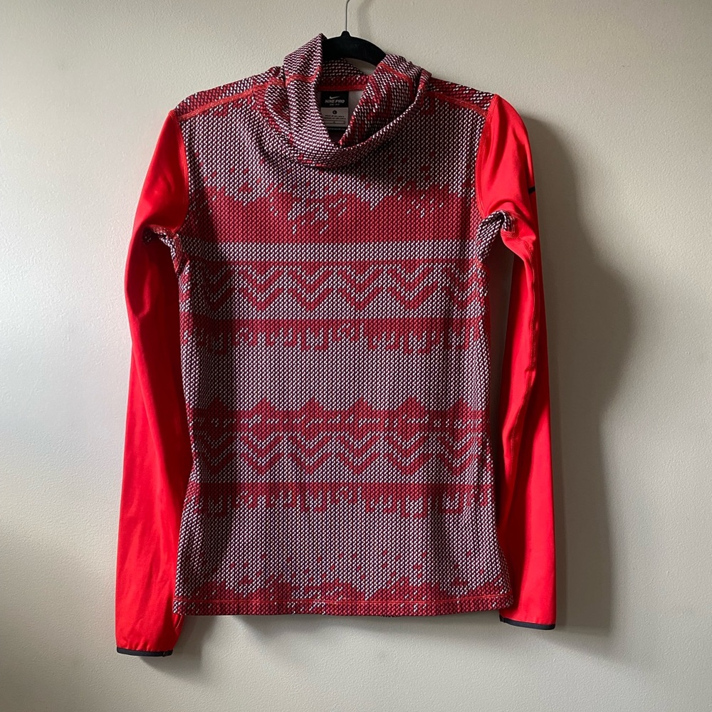 Nike Pull over Geometric turtleneck size Large